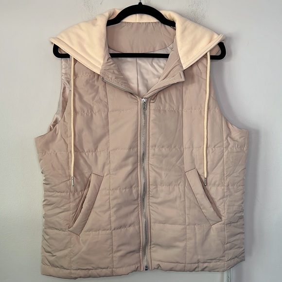 NWT CiderSolid Cream Hooded Quilted Vest - Picture 3 of 8